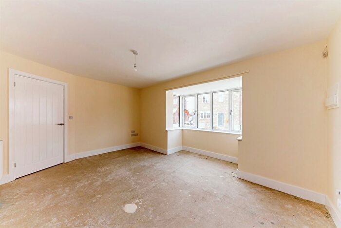 2 Bedroom Semi-Detached Bungalow For Sale In Roman Meadows, Scunthorpe, DN15