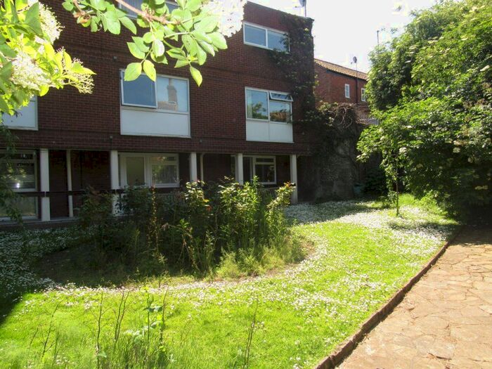 Studio To Rent In Norris Court, Waggon &amp; Horses Lane, Norwich, NR3