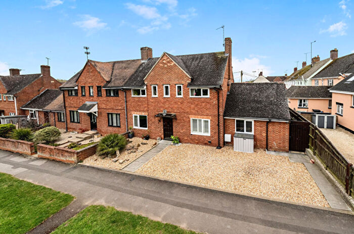 3 Bedroom Semi-Detached House For Sale In Marlborough Gardens, Faringdon, Oxfordshire, SN7