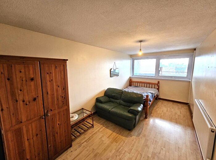 1 Bedroom Flat For Sale In Flat Cleveland Tower, Holloway Head, Birmingham, West Midlands, B1