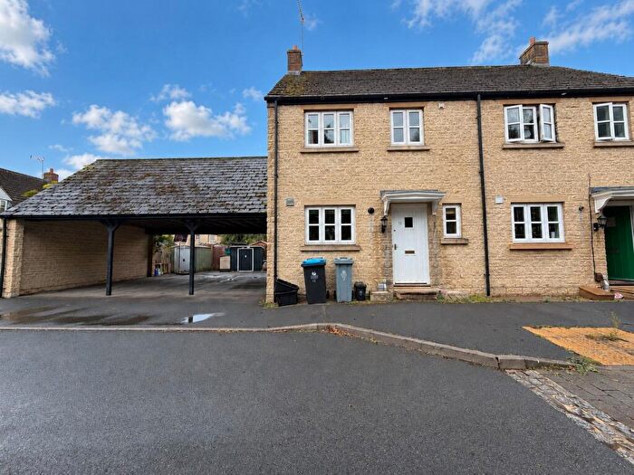 3 Bedroom Semi-Detached House To Rent In Gordon Way, Witney, Oxfordshire, OX28