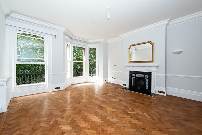 3 Bedroom Flat To Rent In Chelsea, Sloane Square, SW3