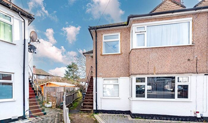 2 Bedroom Maisonette For Sale In Rosebery Close, Morden, SM4