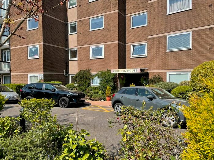 3 Bedroom Flat To Rent In Chiltern House, Hillcrest Road, W5