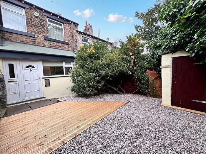 1 Bedroom Terraced House For Sale In Blackmoorfoot Road, Huddersfield, HD4