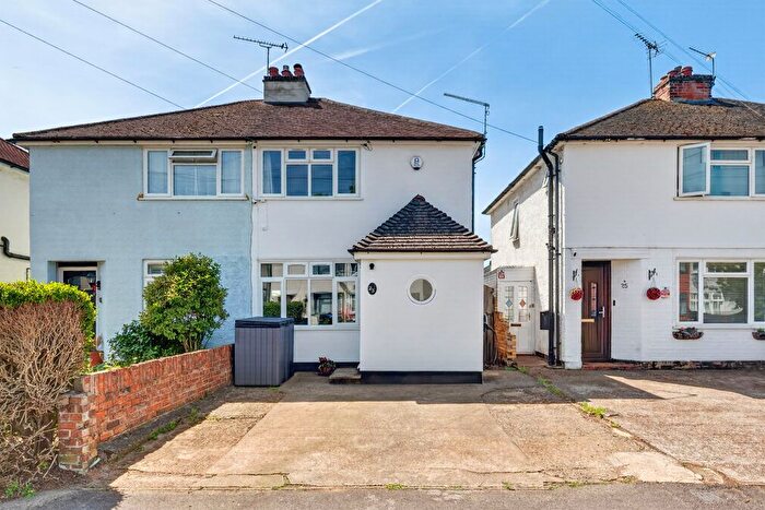 2 Bedroom Semi-Detached House For Sale In Weston Avenue, Addlestone, KT15