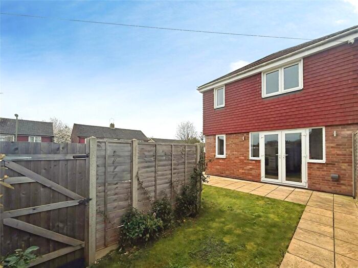 2 Bedroom End Of Terrace House To Rent In Vian Road, Waterlooville, Hampshire, PO7