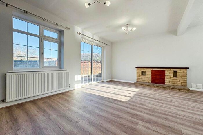 4 Bedroom Link Detached House To Rent In Bedfordshire Way, Wokingham, RG41