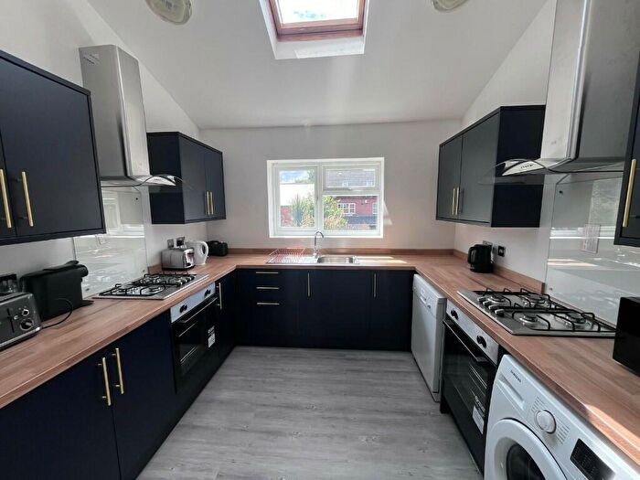 7 Bedroom Semi-Detached House To Rent In Harlaxton Drive, Nottingham, Nottinghamshire, NG7