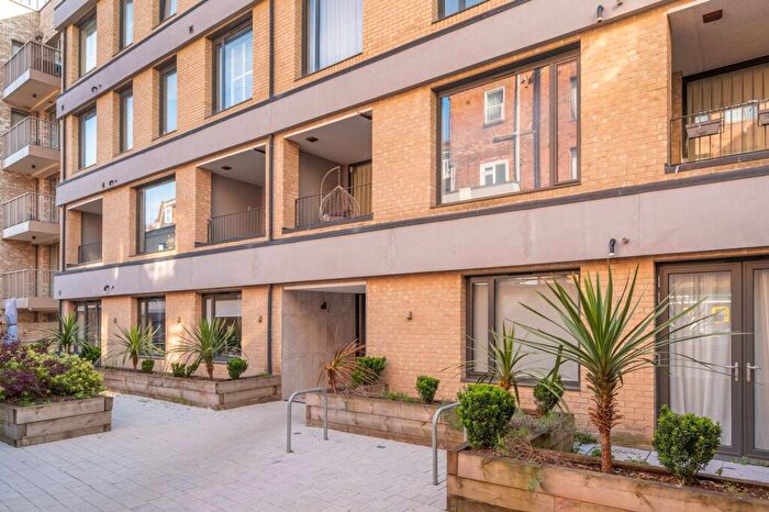 2 Bedroom Flat For Sale In Kilburn Grange Park, Kilburn, London, NW6