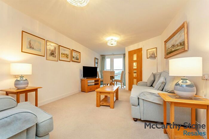 1 Bedroom Flat For Sale In Edward House, Pegs Lane, Gascoyne Way, Hertford, SG13