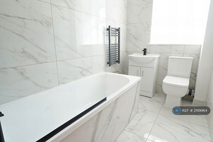2 Bedroom Flat To Rent In Birds Royd Lane, Brighouse, HD6