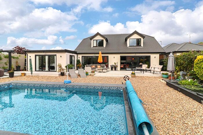 6 Bedroom Detached House For Sale In Oakwood Road, Bricket Wood, AL2