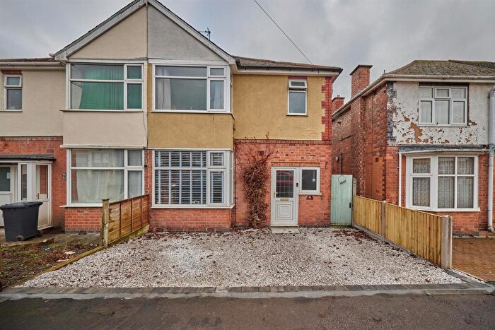 3 Bedroom Semi Detached House For Sale In Forest Road, Hinckley, LE10