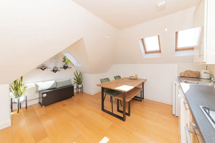 2 Bedroom Flat For Sale In Argyle Road, North Finchley, N12