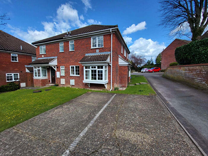 1 Bedroom Terraced House For Sale In Somersby Close Luton, LU1