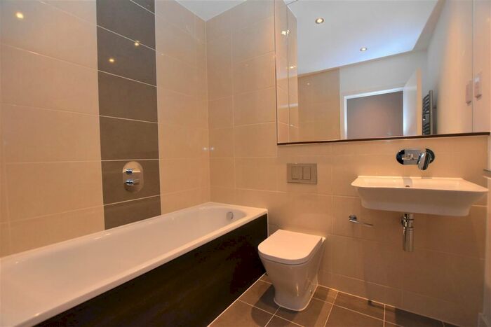 2 Bedroom Flat To Rent In Cygnet House, Drake Way, Kennet Island, RG2