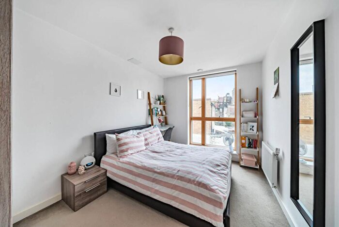 3 Bedroom Flat For Sale In Leswin Road, Stoke Newington, London, N16