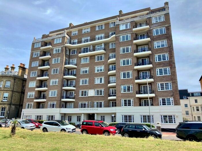 Studio To Rent In Grand Avenue, Hove, BN3