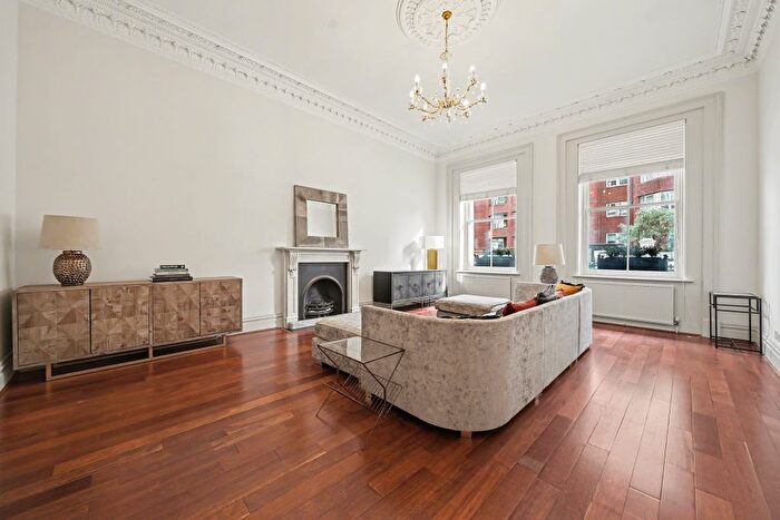 3 Bedroom Flat To Rent In Palace Gate, Kensington, W8