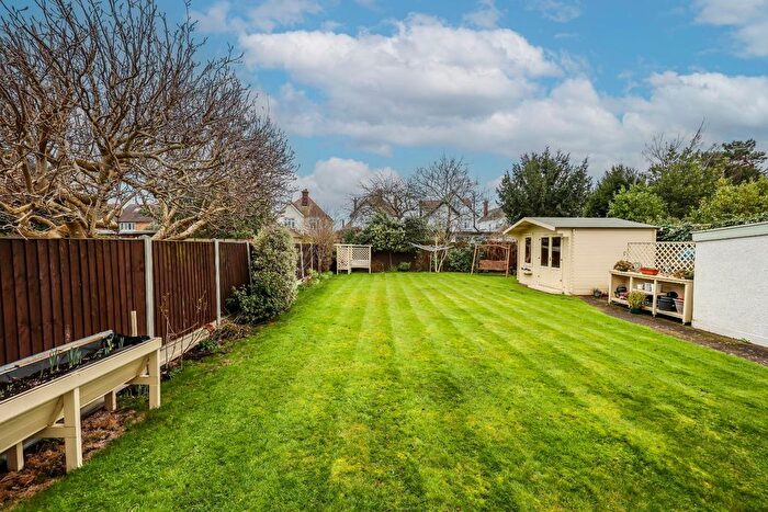 4 Bedroom Detached House For Sale In Tyrone Road, Southend-On-Sea, SS1