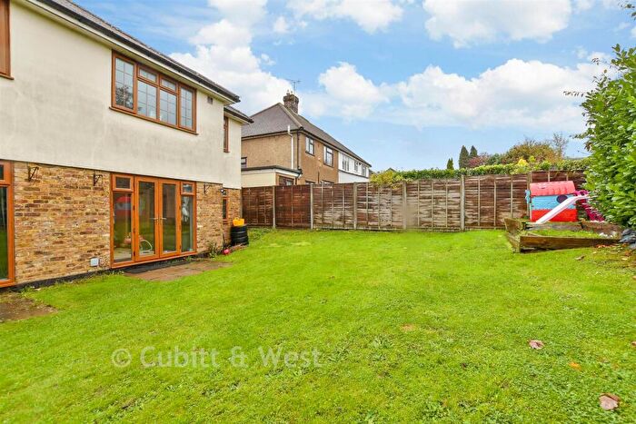 2 Bedroom Flat For Sale In Brighton Road, Lower Kingswood, Tadworth, Surrey, KT20