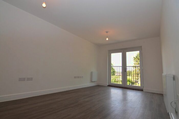 2 Bedroom Flat To Rent In Outfield Crescent, Wokingham, RG40