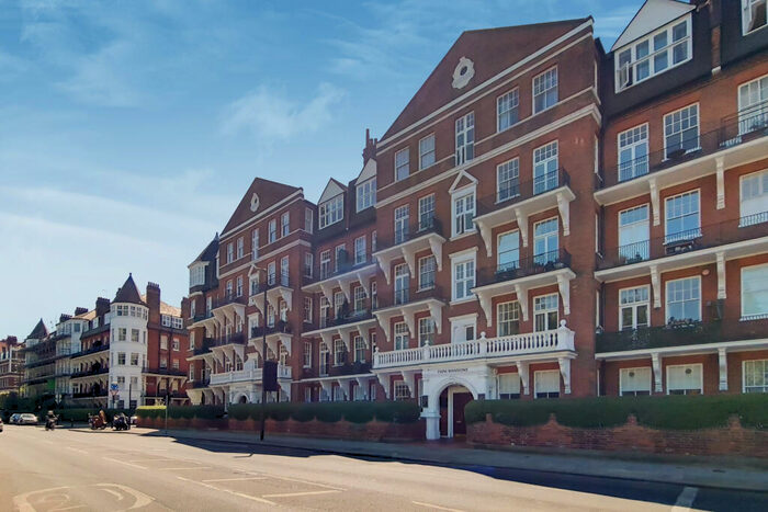 3 Bedroom Flat To Rent In Prince Of Wales Drive, SW11