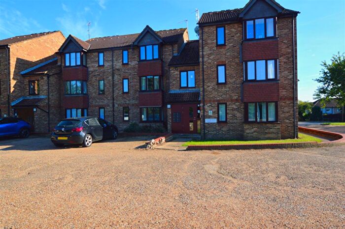 Studio To Rent In Franklin Avenue, Slough, SL2