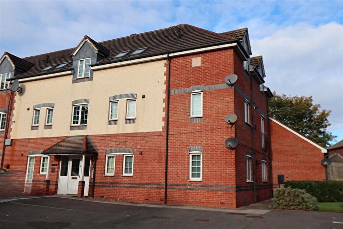 2 Bedroom Flat For Sale In Hayling Court, Lichfield Road, Shelfield, WS4