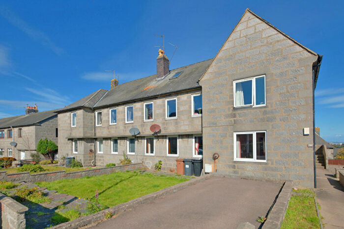 3 Bedroom Flat For Sale In Corthan Crescent, Kincorth, Aberdeen, AB12