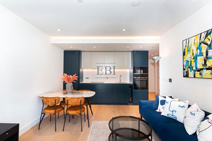 2 Bedroom Apartment To Rent In Harcourt Tower, Marsh Wall, London, E14