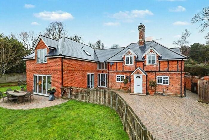 5 Bedroom Detached House For Sale In Bath Road, Marlborough, Wiltshire, SN8