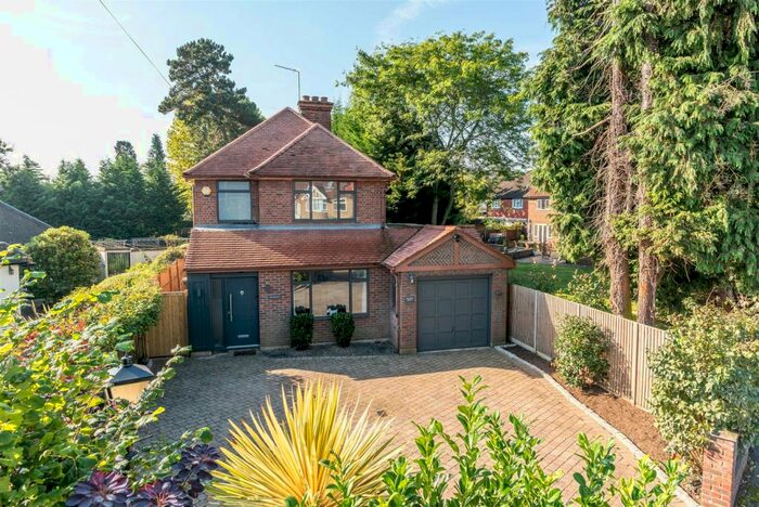 3 Bedroom Detached House To Rent In Bowes Road, Walton-On-Thames, KT12