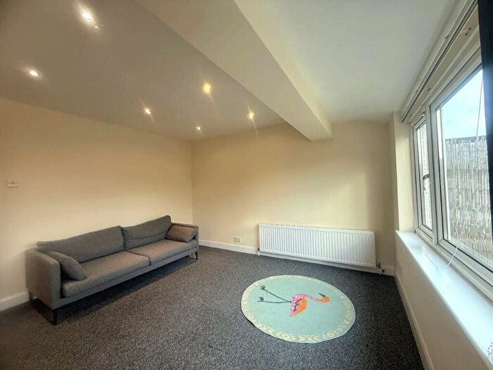 2 Bedroom Flat To Rent In Watford Way, London, NW4