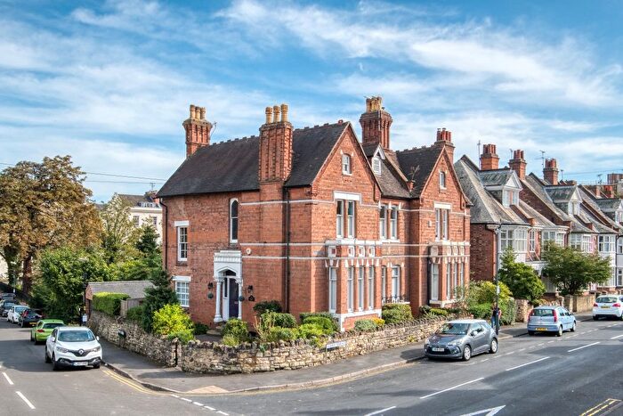 6 Bedroom Semi-Detached House To Rent In Beauchamp Hill, Leamington Spa, CV32