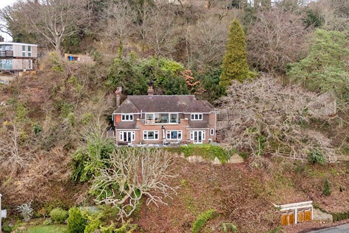 4 Bedroom Detached House For Sale In Deanery Road, Godalming, GU7