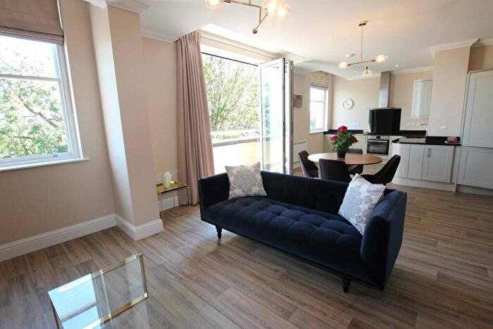 2 Bedroom Apartment To Rent In Clinton House, Clinton Terrace, The Park, NG7