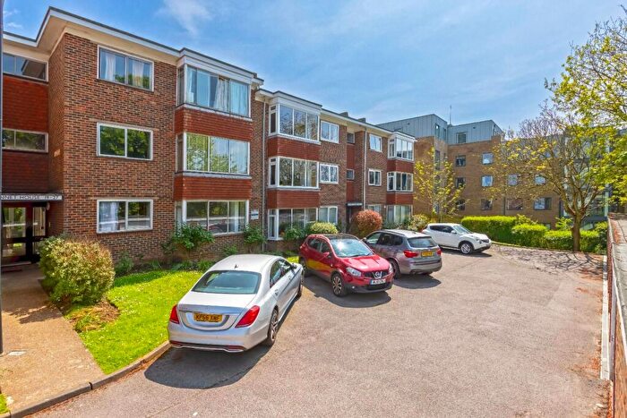 2 Bedroom Apartment For Sale In Goldstone Crescent, Hove, BN3