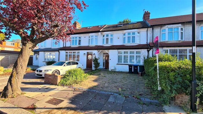 5 Bedroom Terraced House To Rent In Faversham Avenue, Bush Hill, EN1