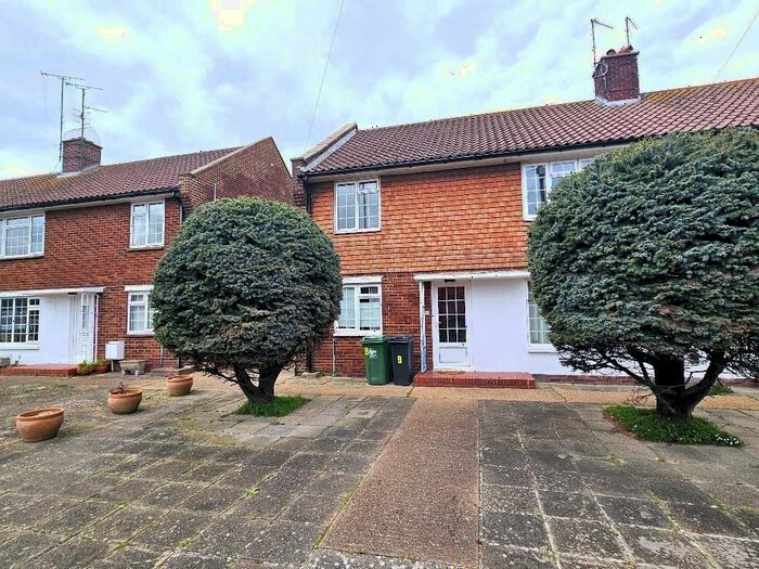 2 Bedroom Maisonette To Rent In Seaside, Eastbourne, BN23