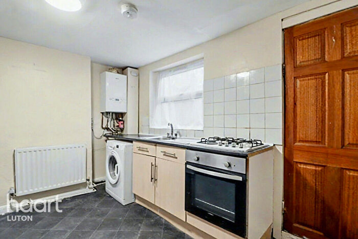 5 Bedroom Terraced House For Sale In Cowper Street, Luton, LU1