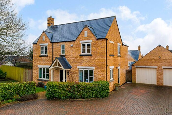 4 Bedroom Detached House For Sale In Spire View, Cirencester, GL7