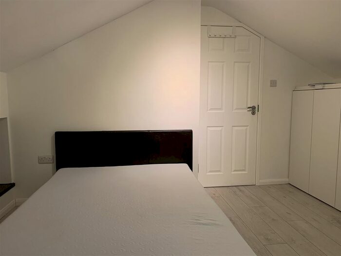 2 Bedroom Maisonette To Rent In Havelock Road, Southall, UB2