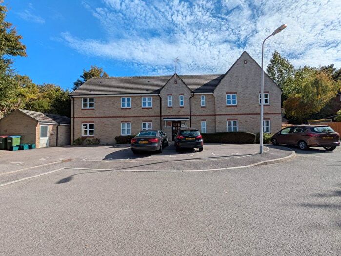 2 Bedroom Flat For Sale In Lawrence Place, Newbury, RG14