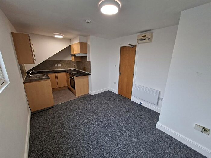 2 Bedroom Flat To Rent In Broadway, Cardiff, CF24