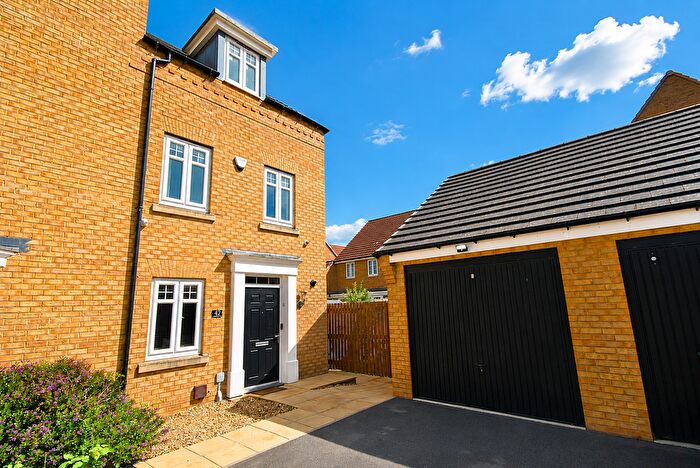 4 Bedroom Semi-Detached House For Sale In Buttermere Crescent, Doncaster, DN4