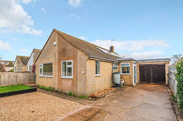 3 Bedroom Detached Bungalow To Rent In Rectory Crescent, Middle Barton, OX7