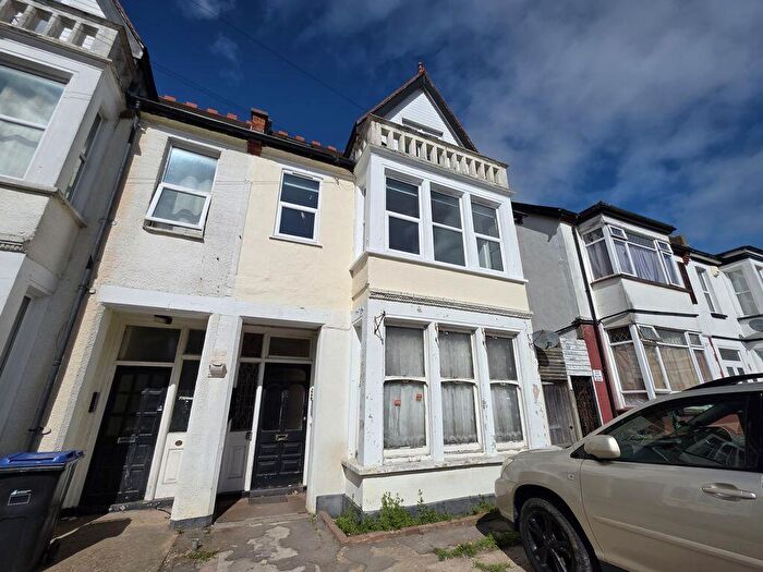 2 Bedroom Flat To Rent In Meteor Road, Westcliff-On-Sea, SS0