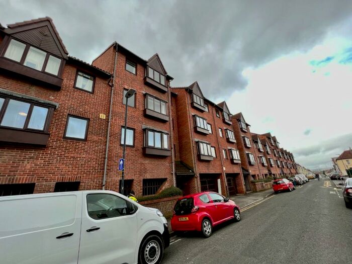 Flat To Rent In Victoria Avenue, Redfield, Bristol, BS5